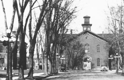 Macon County Courthouse - Photo Courtesy of Billy Franke